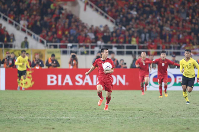 Thầy Park và học trò vỡ òa đăng quang: Đại tiệc mừng ĐT Việt Nam vô địch - 6