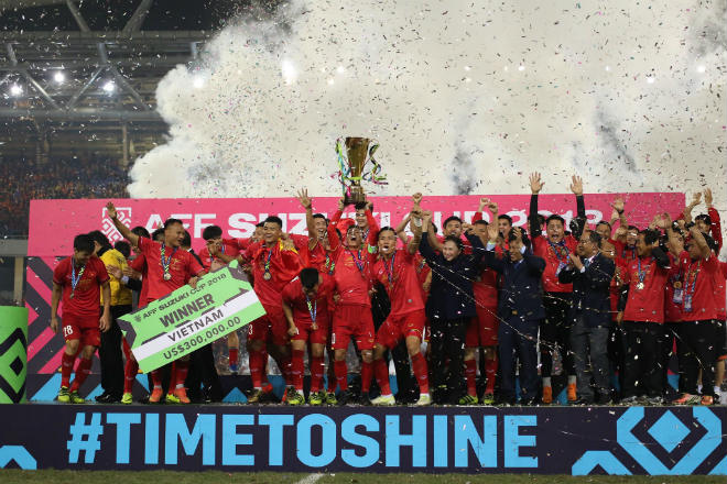 ĐT Việt Nam nâng cúp AFF Cup: Cột mốc lịch sử, thỏa nguyện 10 năm - 1