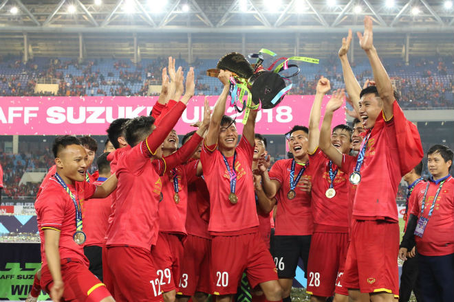 ĐT Việt Nam nâng cúp AFF Cup: Cột mốc lịch sử, thỏa nguyện 10 năm - 8