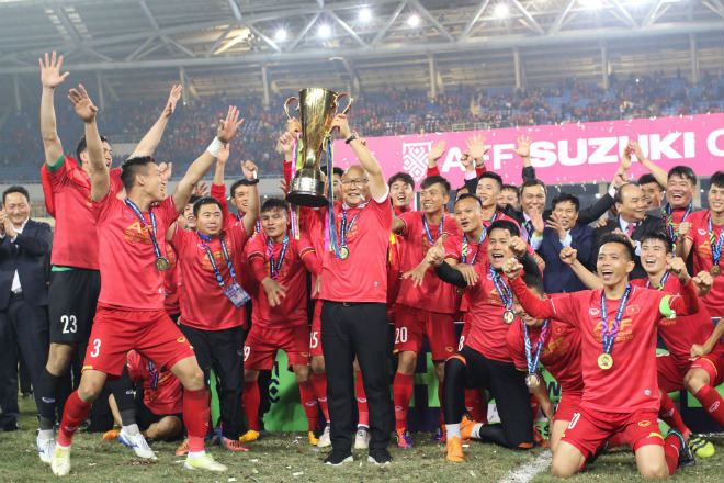 ĐT Việt Nam nâng cúp AFF Cup: Cột mốc lịch sử, thỏa nguyện 10 năm - 4