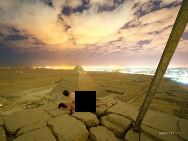 Truy tìm cặp đôi chụp ảnh khỏa thân trên đỉnh kim tự tháp Ai Cập