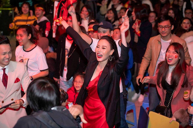 Bỏ siêu xe tiền tỷ ở nhà, đây là cách Cường Đô La và sao Việt đi "bão" - 6