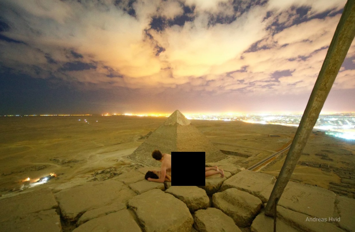 Truy tìm cặp đôi chụp ảnh khỏa thân trên đỉnh kim tự tháp Ai Cập - 1