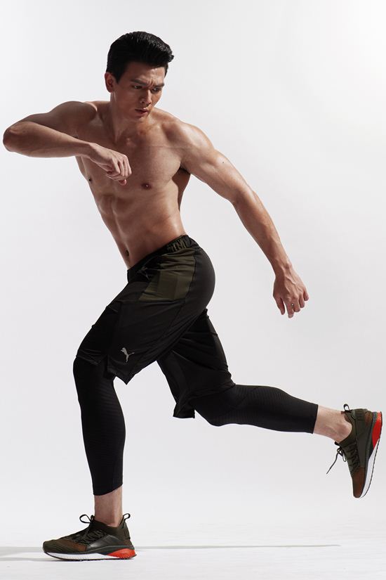 “Phi công” Lê Xuân Tiền cuốn hút mọi ánh nhìn với hình thể sáu múi cực chuẩn - 2