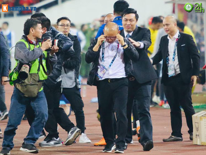 Thầy Park bật khóc trong niềm vui tột độ ĐT Việt Nam xưng vương AFF Cup - 7