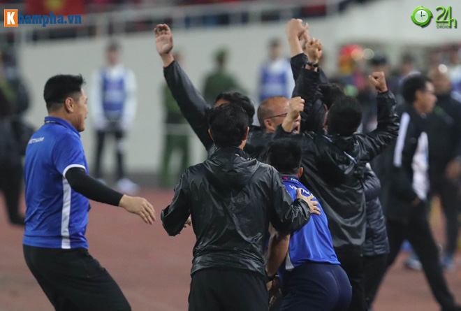 Thầy Park bật khóc trong niềm vui tột độ ĐT Việt Nam xưng vương AFF Cup - 6