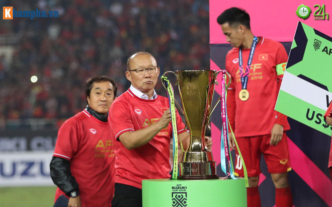 Thầy Park bật khóc trong niềm vui tột độ ĐT Việt Nam xưng vương AFF Cup - 9