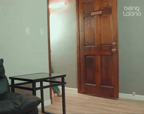 Chàng trai quyết ngăn người yêu mặc "mát mẻ" khi ra đường - 5