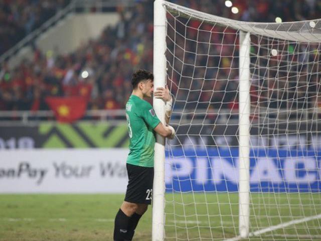 Bạn trẻ - Cuộc sống - Câu chuyện xúc động về khoảnh khắc lặng lẽ của các cầu thủ sau chiến thắng lịch sử