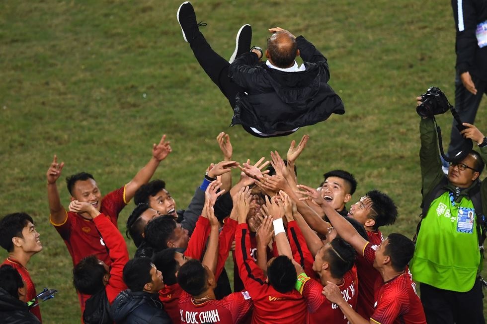 Ông Park Hang Seo được dân HQ gọi là anh hùng sau khi VN vô địch AFF Cup - 1