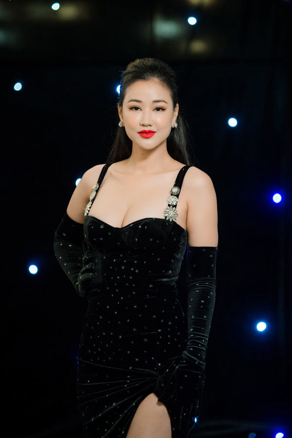 Mặc tiết trời rét buốt, bà xã Tuấn Hưng vẫn diện váy gợi cảm - 5