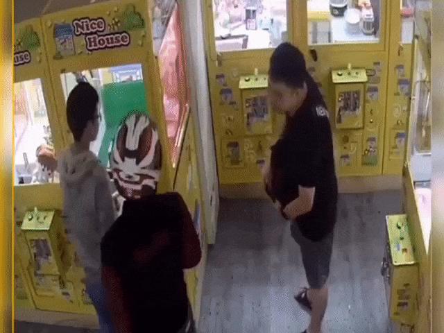 Video Clip Cười - Gắp gấu bông theo cách "cục súc" nhất quả đất