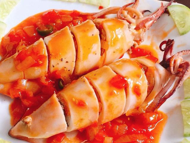 Mực nhồi thịt sốt cà chua đưa cơm ngày trở gió