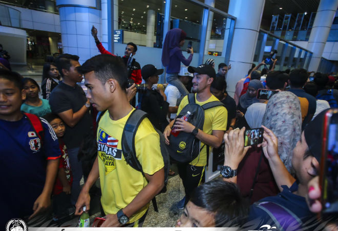 AFF Cup: Malaysia thua Việt Nam về nước, triệu fan làm điều không ngờ - 6