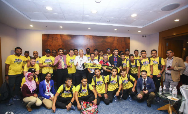 AFF Cup: Malaysia thua Việt Nam về nước, triệu fan làm điều không ngờ - 3
