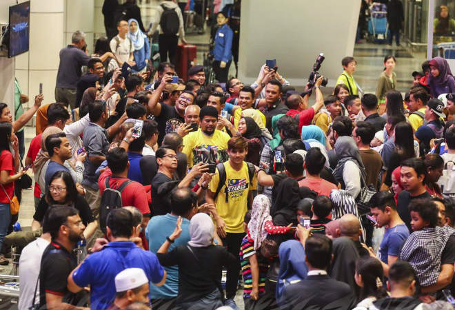 AFF Cup: Malaysia thua Việt Nam về nước, triệu fan làm điều không ngờ - 2
