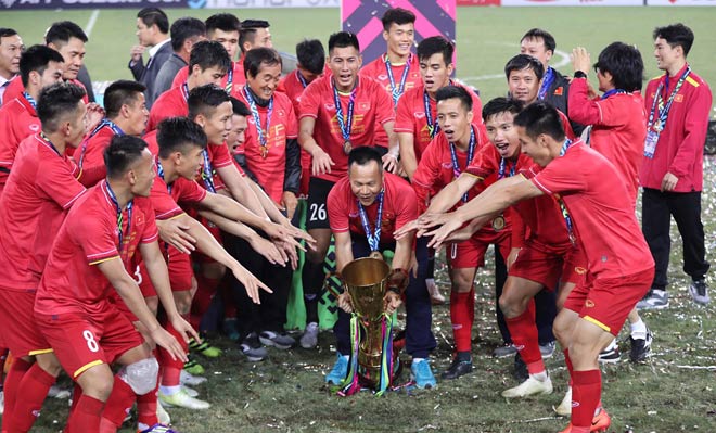 Trên đỉnh vinh quang, nhìn lại để bay cao hơn - 2