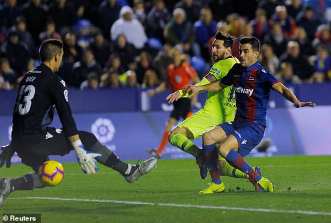Levante - Barcelona: Messi rực sáng màn phục hận đáng nhớ - 1