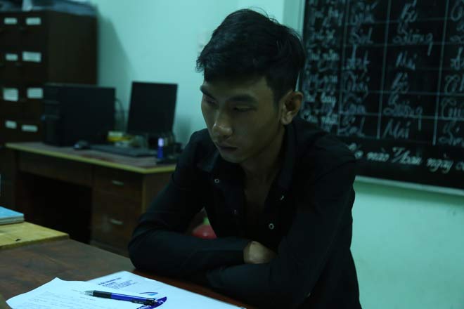 Vợ bị bảo vệ &#34;bắt nạt&#34;, chồng mang bom xăng ném vào công ty - 1