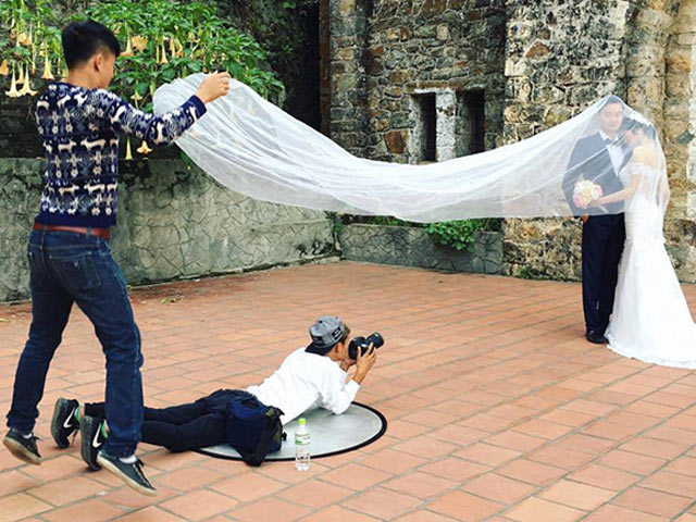 Tranh vui - Muốn có ảnh cưới đáng nhớ phải thuê thợ ảnh có tâm