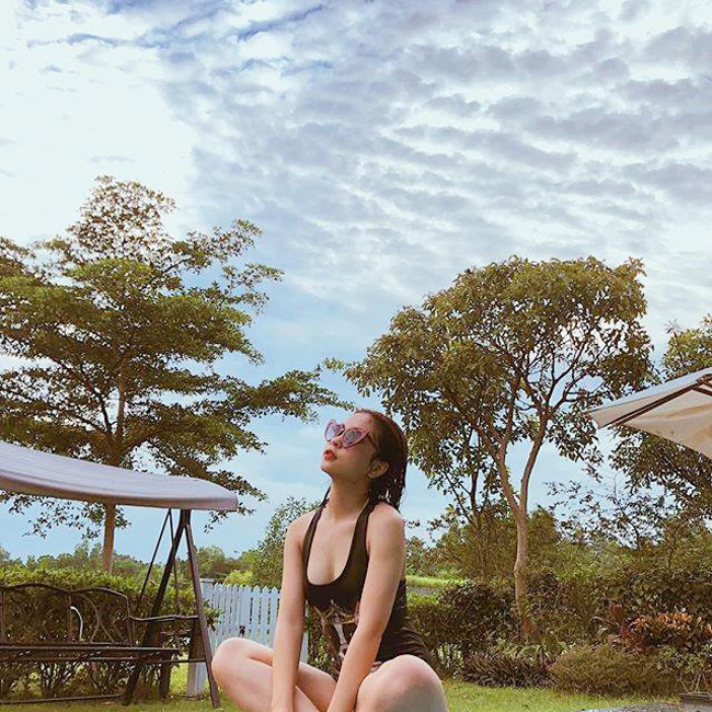 Không sở hữu vòng một đồ sộ như Yoo So Young, Nhật Lê vẫn có được sức hút riêng vì vẻ cân đối trên cơ thể.