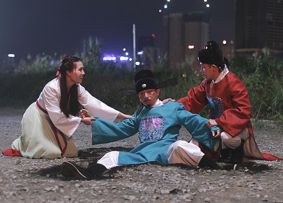 Hứa Minh Đạt mở màn đường đua phim Tết 2019 với "Táo Quậy" - 1