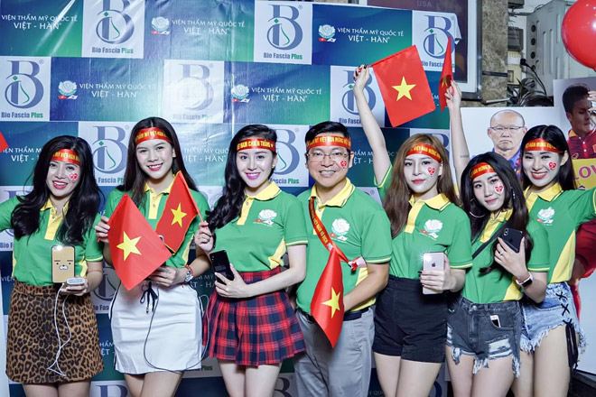 Chân dung giám đốc thẩm mỹ cuồng nhiệt tình yêu với bóng đá Việt Nam - 1