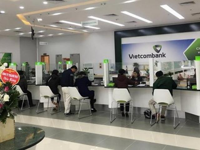 Kinh doanh - Chạy đua thu phí, ngân hàng tăng mạnh nguồn thu từ dịch vụ