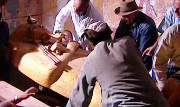 6 nhà khảo cổ học chết bí ẩn sau khi mở quan tài của pharaoh Ai Cập - 1