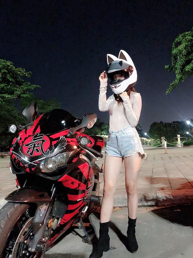 &#34;Hot girl mô tô Sài Gòn&#34;: Mặc váy ngắn ảnh hưởng xấu lúc tham gia giao thông - 3