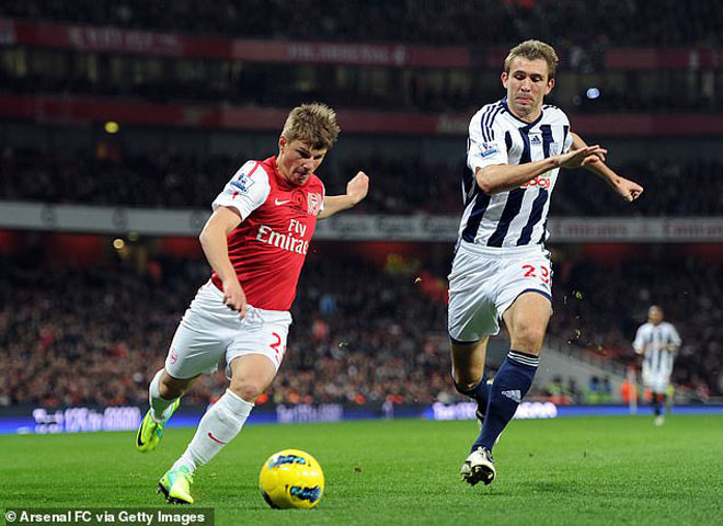 Cầu thủ hóa kỵ sỹ cưỡi ngựa vào hộp đêm "thác loạn" với vũ nữ - 2