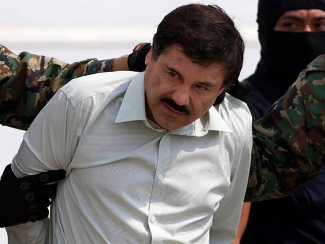 Trùm ma túy El Chapo rơi nước mắt khi nhận "quà Giáng sinh" tại tòa