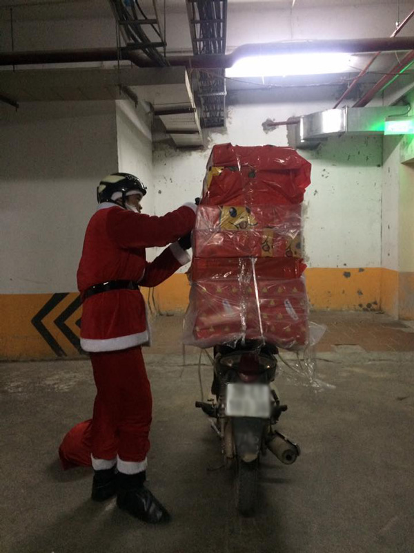 &#34;Ông già Noel&#34; kiếm được bao nhiêu tiền mùa Giáng sinh? - 1