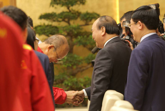 Nóng 24h qua: Thủ tướng Nguyễn Xuân Phúc gặp thầy trò HLV Park Hang-seo lần thứ 3 - 1