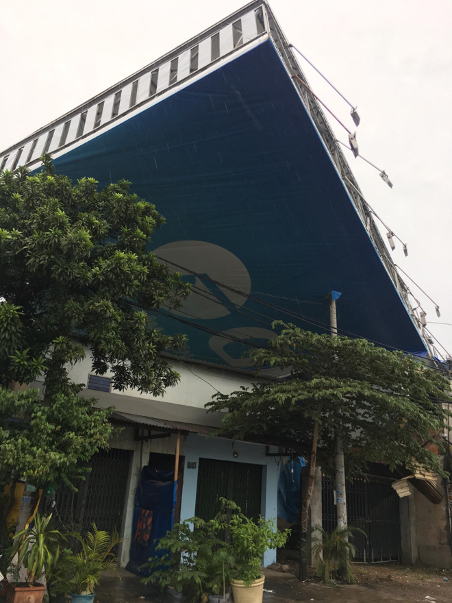 Những tai nạn từ "trên trời rơi xuống" khiến người dân khiếp đảm - 6