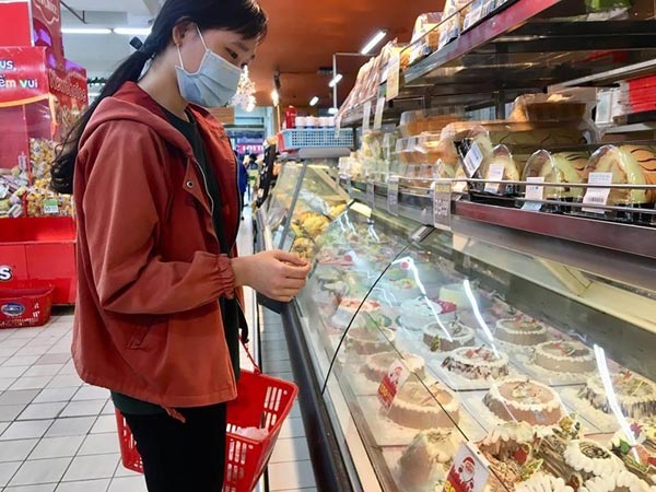 Bánh hình ông già Noel hút người mua dịp Giáng sinh - 1
