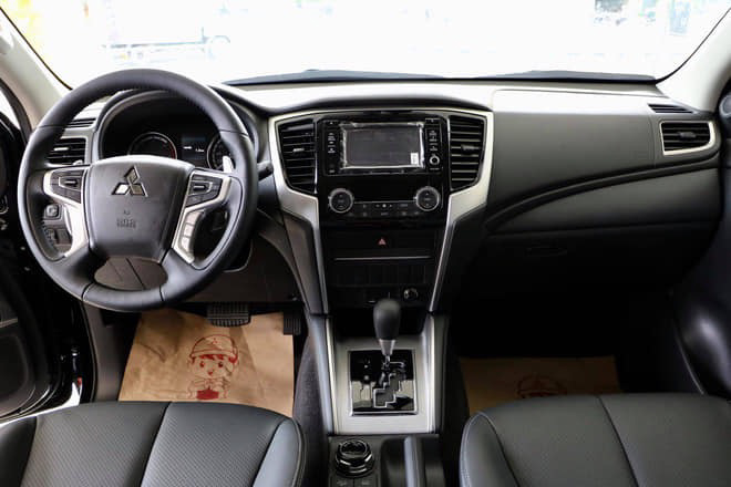 Ảnh thực tế Mitsubishi Triton 2019 tại đại lý, giá tạm tính từ 730 triệu đồng - 6