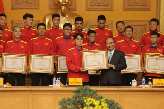 Thủ tướng Nguyễn Xuân Phúc: Niềm tin vào đội tuyển Việt Nam rất lớn - 2