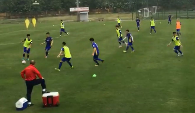 Buổi tập đầu tiên ĐTVN - ASIAN Cup: Thầy Park chia đội đá &#34;mưa bàn thắng&#34; - 1