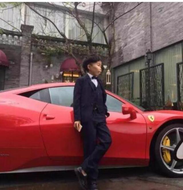 "Đại gia xấu xí" Trần Sơn trở lại với vẻ bảnh bao khác lạ - 4