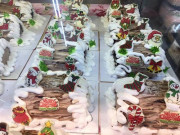 Thị trường - Tiêu dùng - Bánh hình ông già Noel hút người mua dịp Giáng sinh