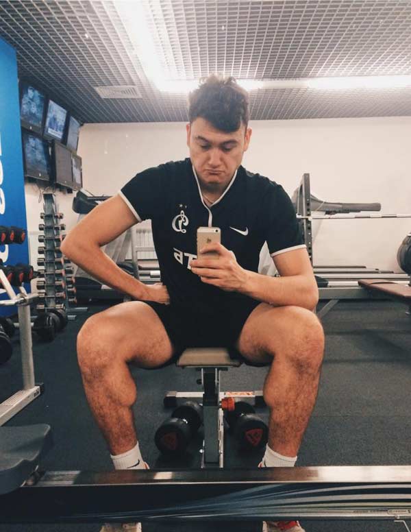 Thủ môn Đặng Văn Lâm hút mắt khi ép dẻo, xoạc chân như vũ công ba lê - 8