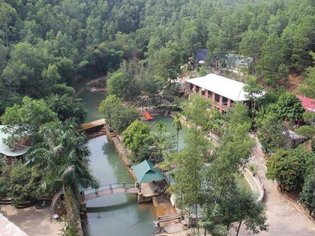 Kinh doanh - Tháo dỡ khu du lịch "mọc" trái phép bên suối ở Quảng Ninh