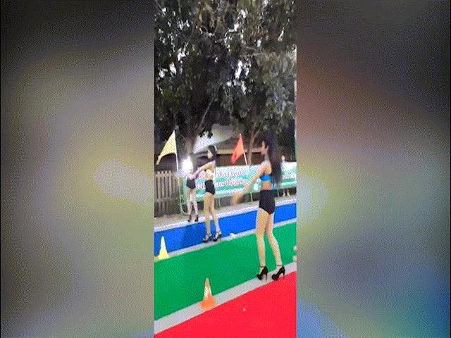 Thế giới - Vũ nữ mặc bikini nhảy tại sự kiện từ thiện Thái Lan gây bức xúc