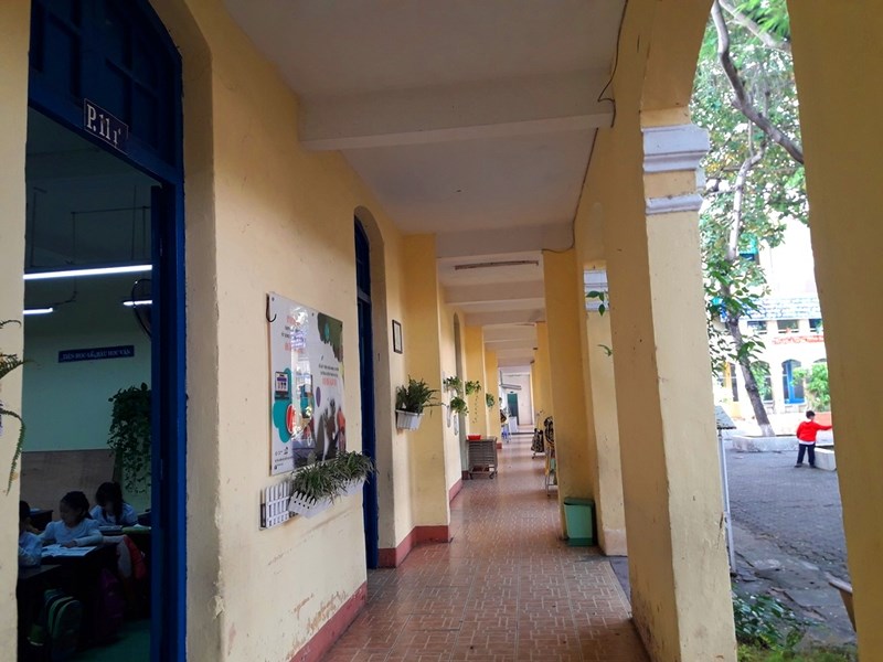 HS tiểu học rơi từ tầng 2: Phòng Giáo dục nói gì? - 1