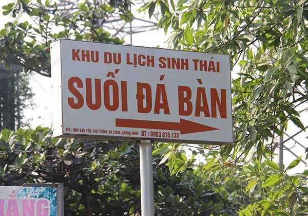 Tháo dỡ khu du lịch &#34;mọc&#34; trái phép bên suối ở Quảng Ninh - 4