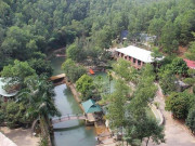 Tài chính - Bất động sản - Tháo dỡ khu du lịch &quot;mọc&quot; trái phép bên suối ở Quảng Ninh