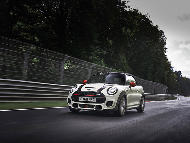 Tin tức ô tô - MINI giới thiệu phiên bản nâng cấp John Coopper Works 2019