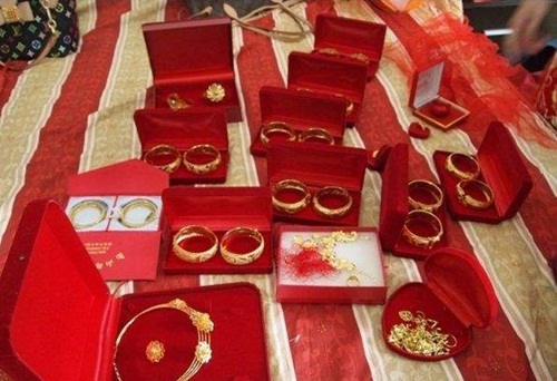 Cha mẹ không cho đủ tiền sính lễ cưới vợ, chàng trai tự tử - 1