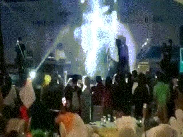 Thế giới - Indonesia: Khoảnh khắc sóng thần cuốn trôi ban nhạc trước mặt khán giả